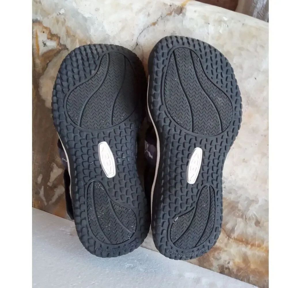 Keen Stingray Sandals Boys sz. 3, Camo Water Shoes with Velcro Strap